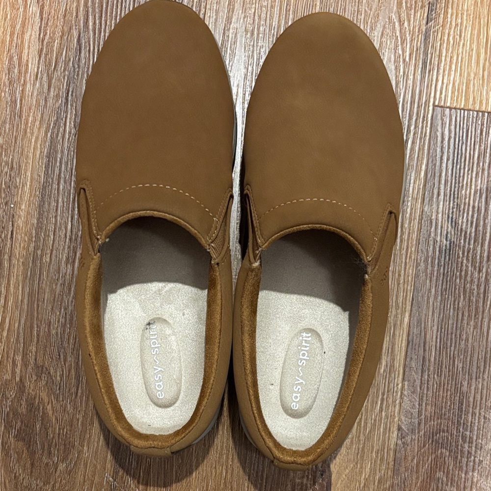 Easy Spirit women Tan Slip-On clog